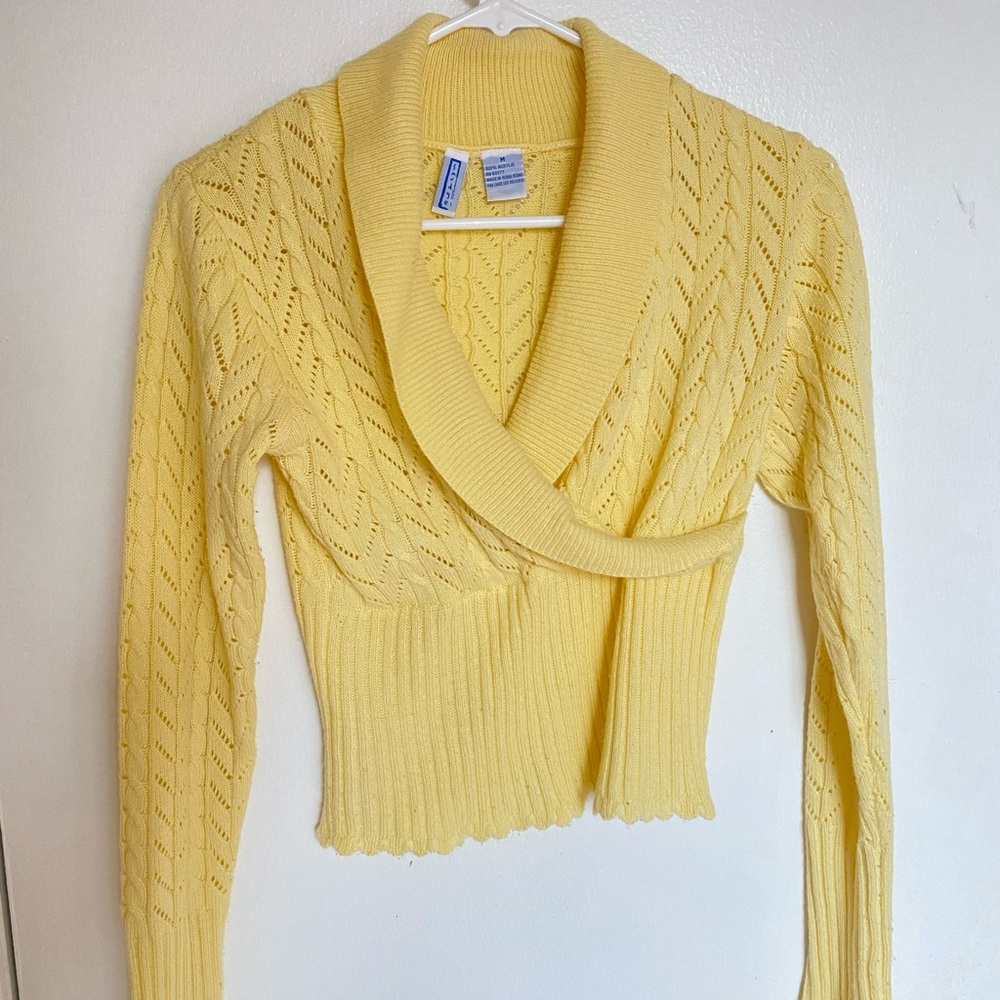 Pastel/banana yellow knit top